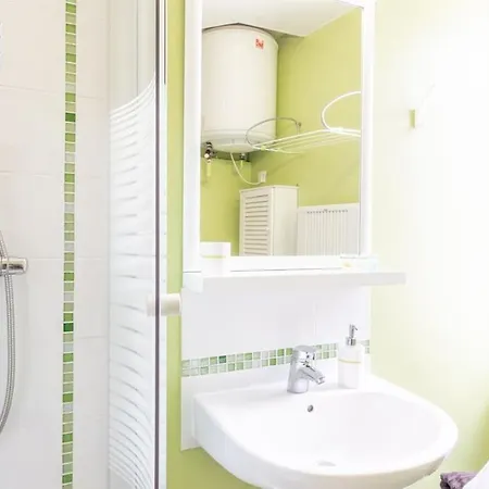 Petit - 100m Apartman